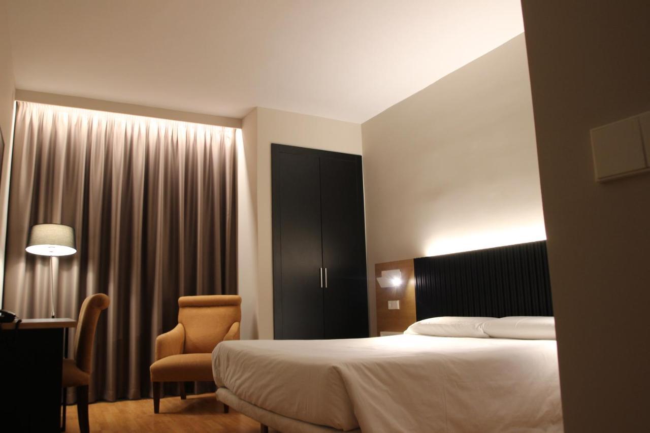 Hotel Alcántara Caces Kültér fotó