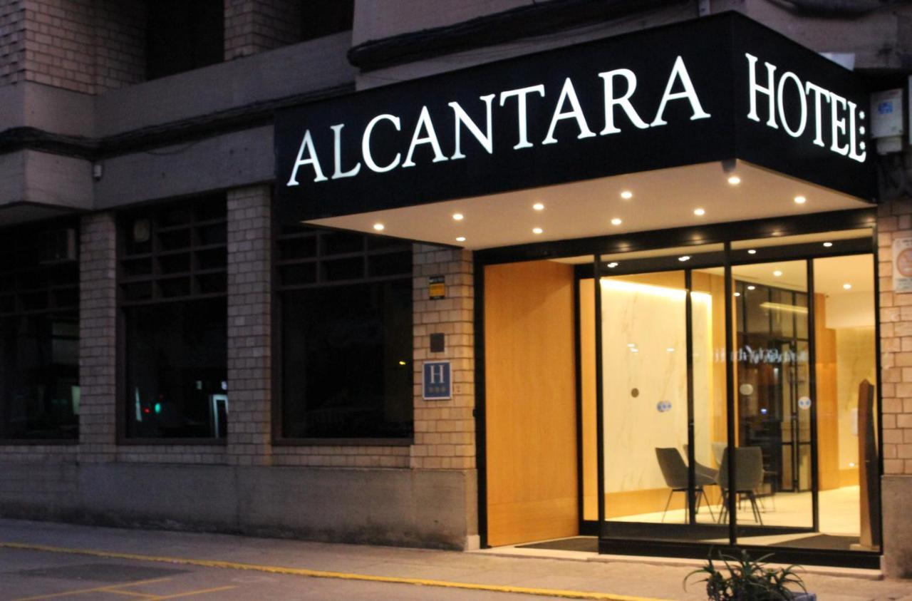 Hotel Alcántara Caces Kültér fotó