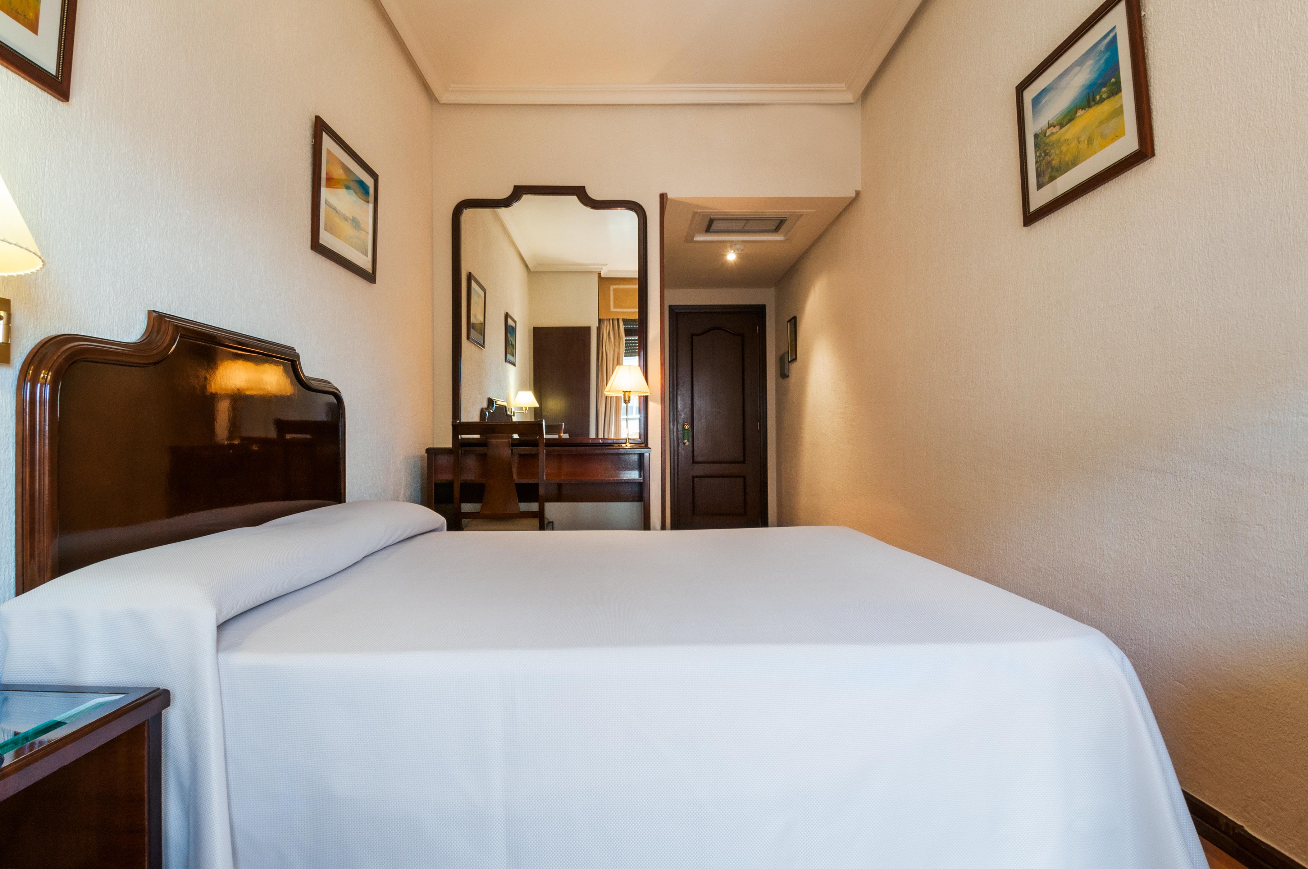 Hotel Alcántara Caces Kültér fotó
