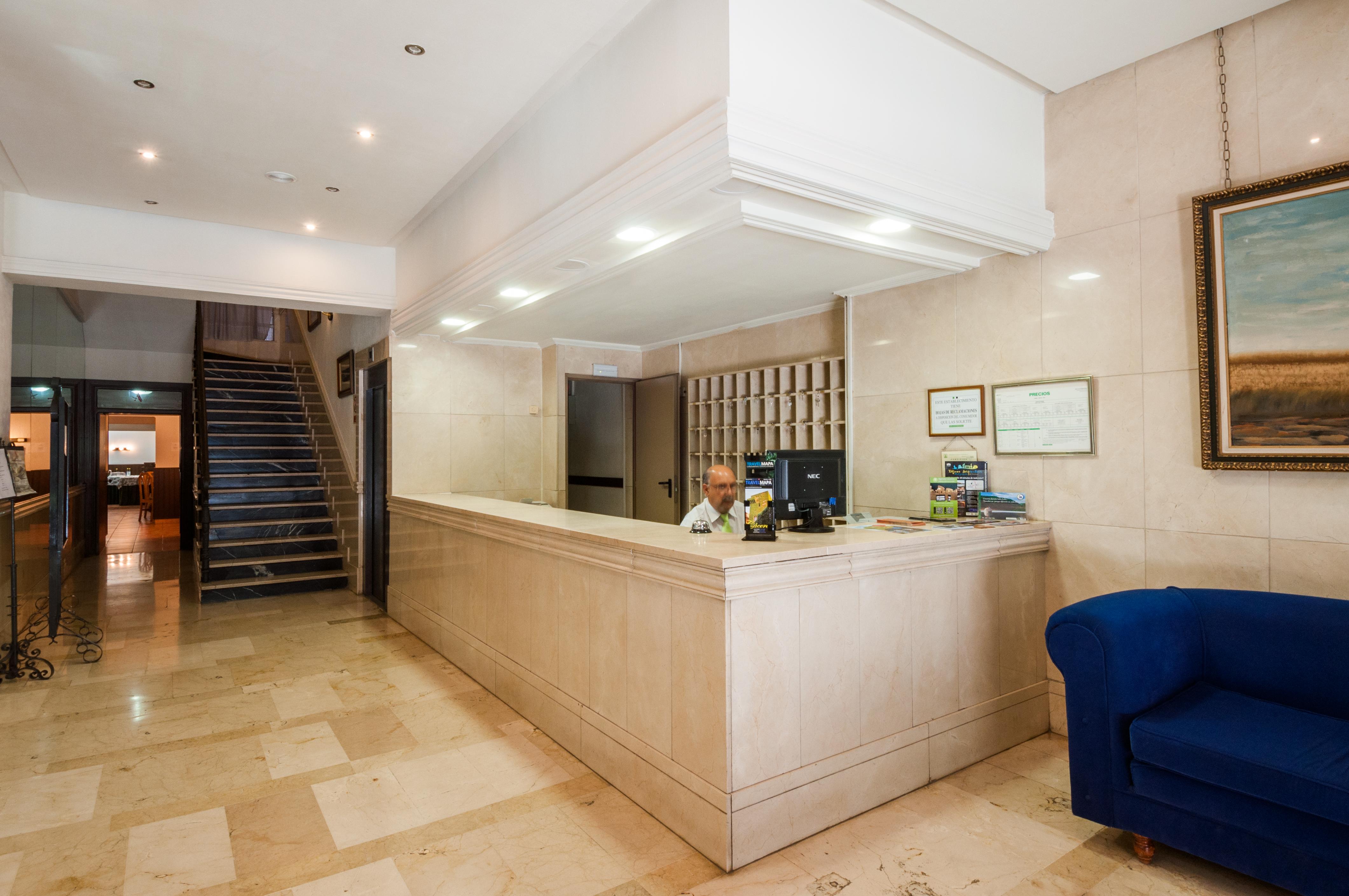 Hotel Alcántara Caces Kültér fotó